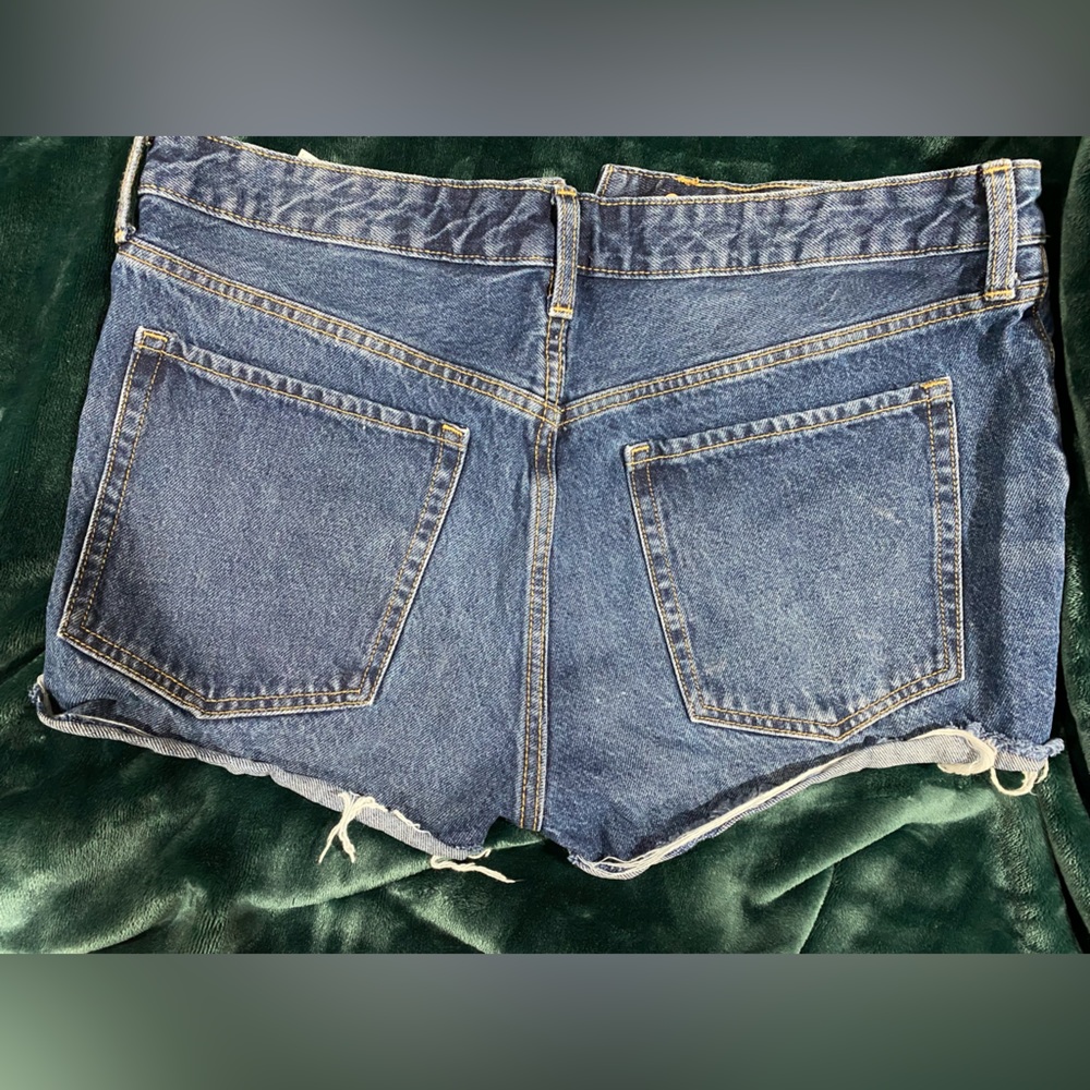 JEAN SHORTS SIZE 12